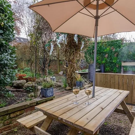 Nyaraló Hot Tub - Pool Table, York