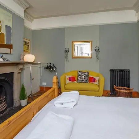 Hot Tub - Pool Table, *