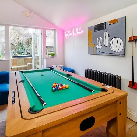 Hot Tub - Pool Table, Holiday home *
