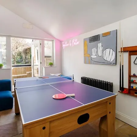 Hot Tub - Pool Table,