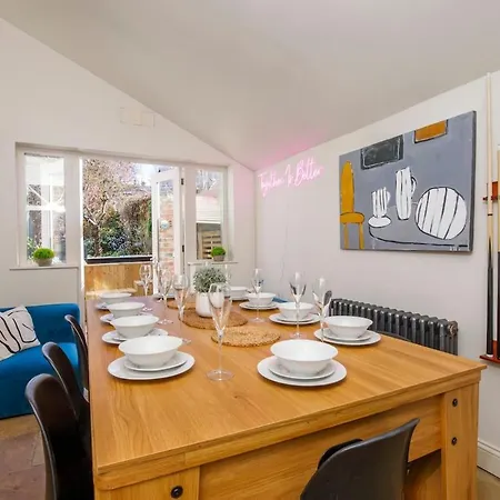 Hot Tub - Pool Table, *