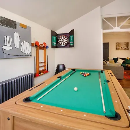 Hot Tub - Pool Table, *