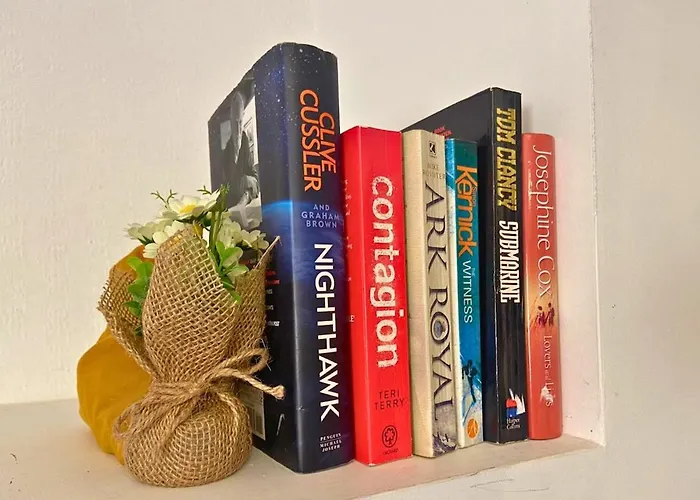 Hot Tub - Pool Table,