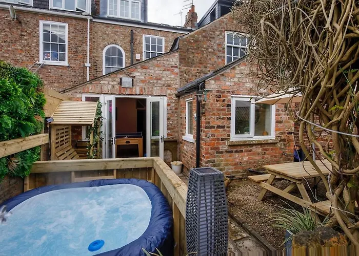 Hot Tub - Pool Table, * York