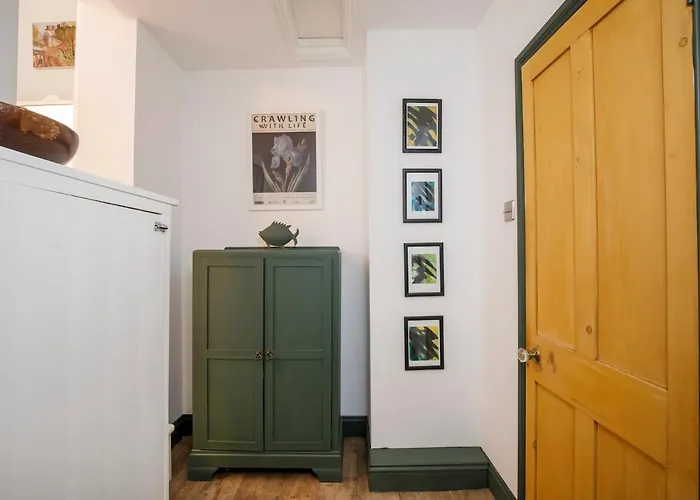 Hot Tub - Pool Table, *