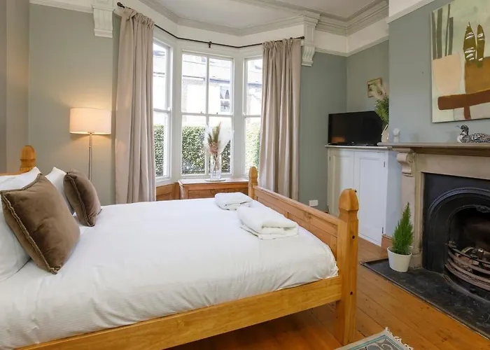 Hot Tub - Pool Table,