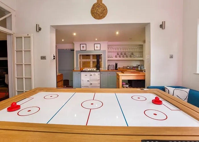 Hot Tub - Pool Table, *