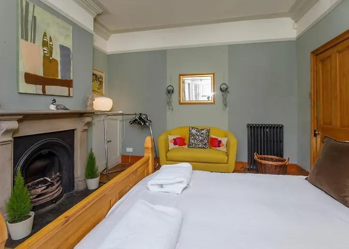 Hot Tub - Pool Table, *