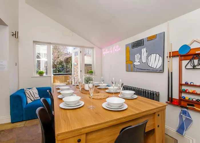 Hot Tub - Pool Table, *