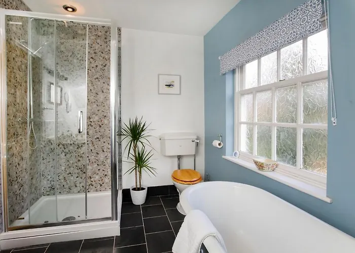 Hot Tub - Pool Table, * York