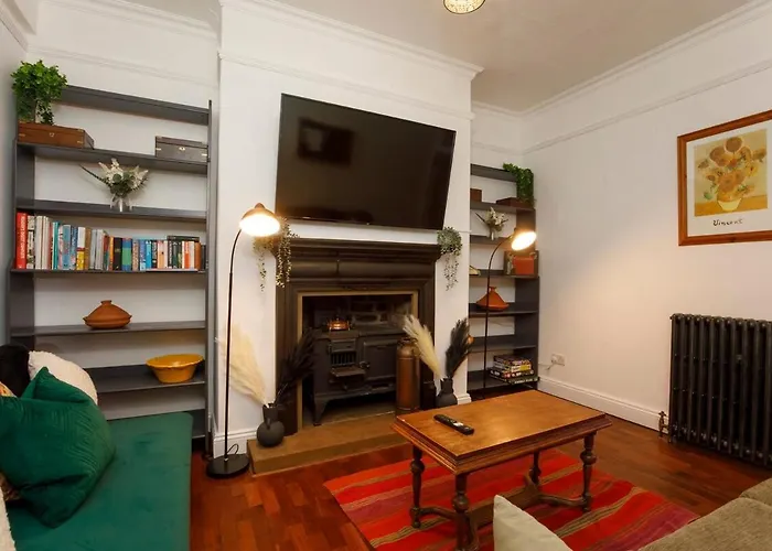 Hot Tub - Pool Table, *