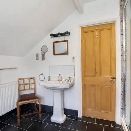 Hot Tub - Pool Table, *