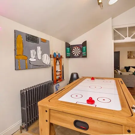 Hot Tub - Pool Table, York