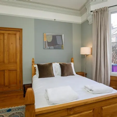 Hot Tub - Pool Table,