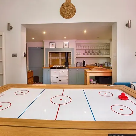 Hot Tub - Pool Table, *