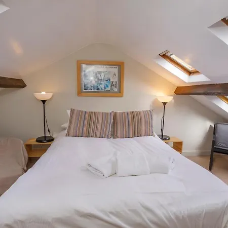 Hot Tub - Pool Table,