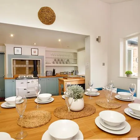 Hot Tub - Pool Table, Holiday home York