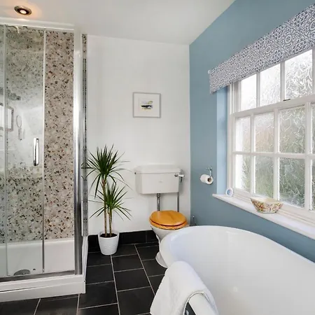 Hot Tub - Pool Table, * York